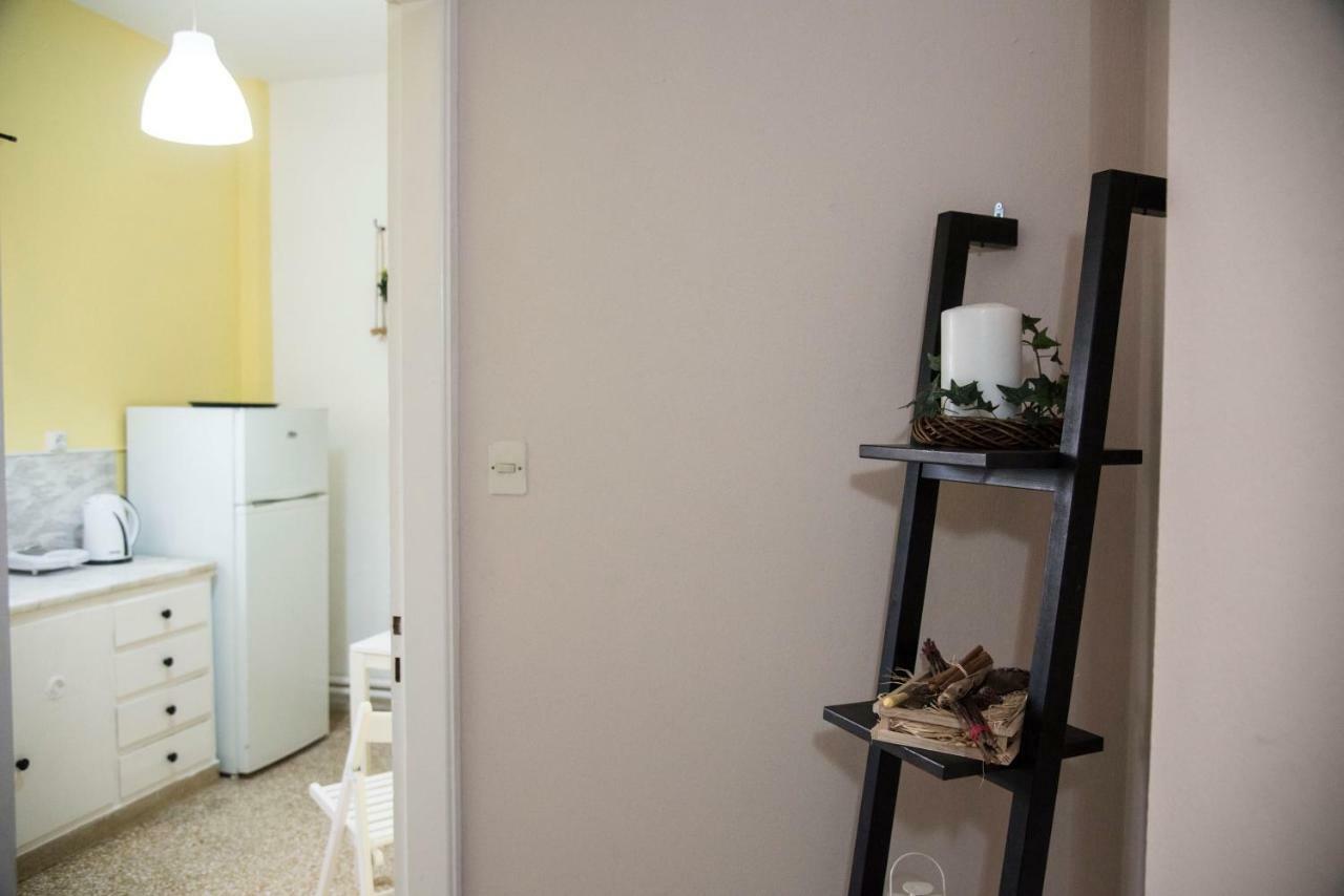 Cobalt Apartment Near Athens Airport Луца Экстерьер фото