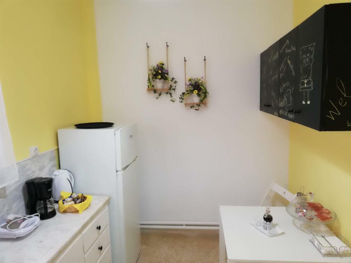Cobalt Apartment Near Athens Airport Луца Экстерьер фото